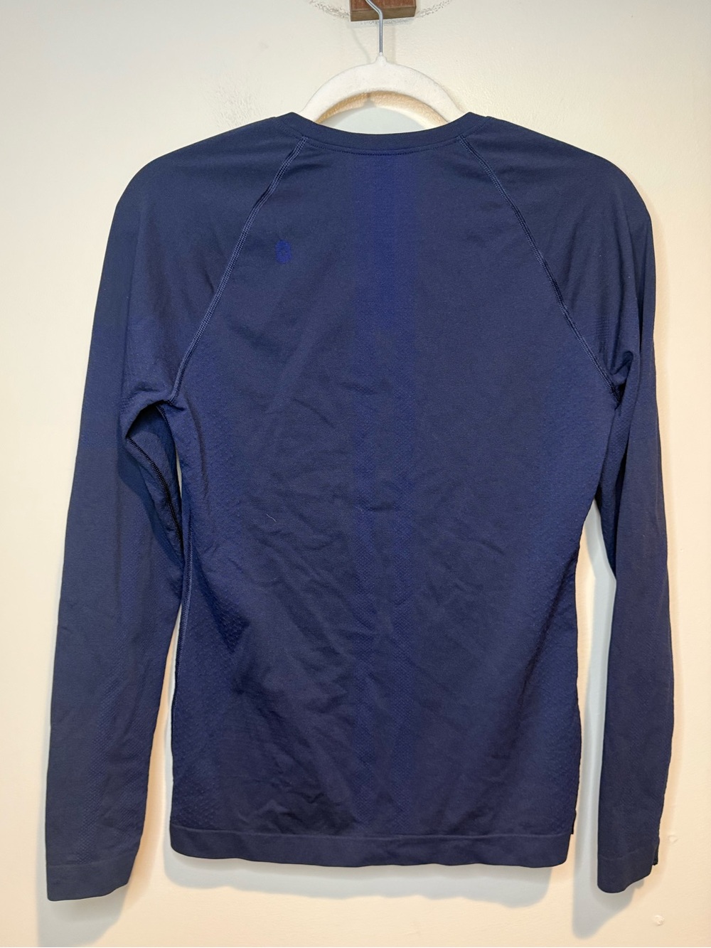 FIGS Salta Seamless Long Sleeve Underscrub Top Women Medium Crewneck navy - Picture 7 of 7